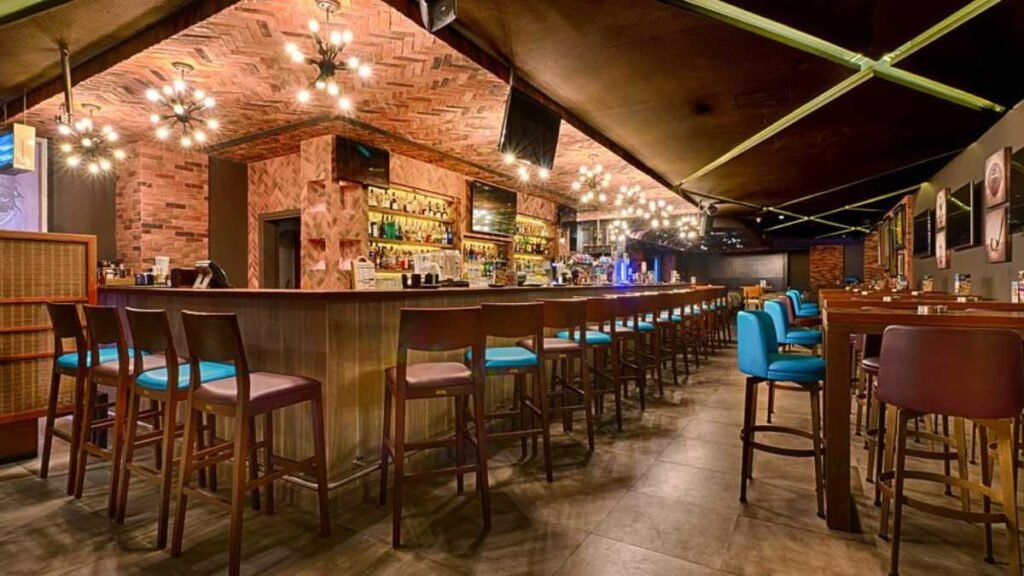 The Huddle Sports Bar, Citymax Hotel Ajman
