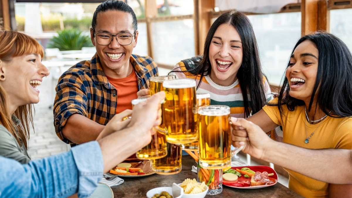 Best Happy Hour Deals in Ajman: Hotel Bars, Timings and What to Expect