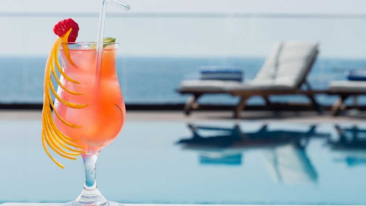 Waves Pool Bar - Wyndham Garden Ajman